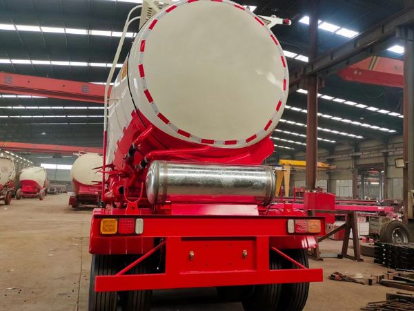 散裝水泥自卸罐車(chē)